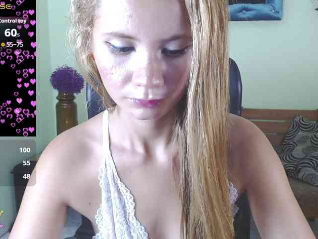 VictoriaJones- webcam