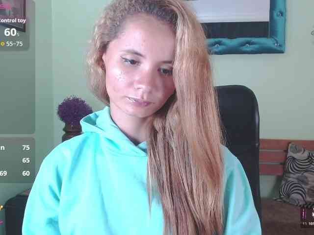 VictoriaJones- webcam