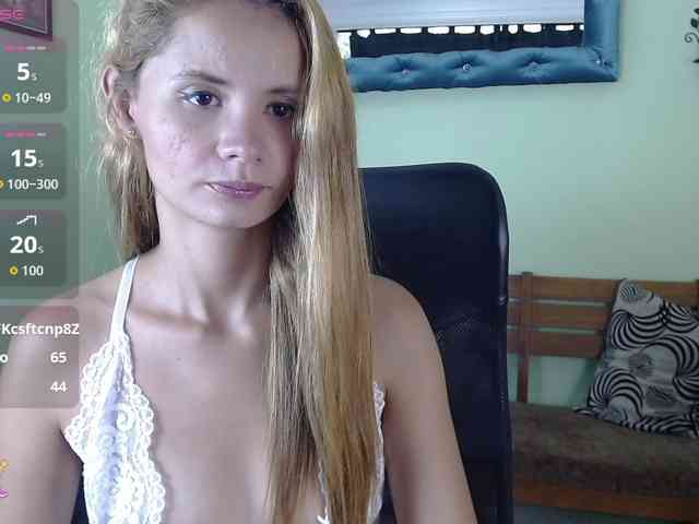VictoriaJones- webcam