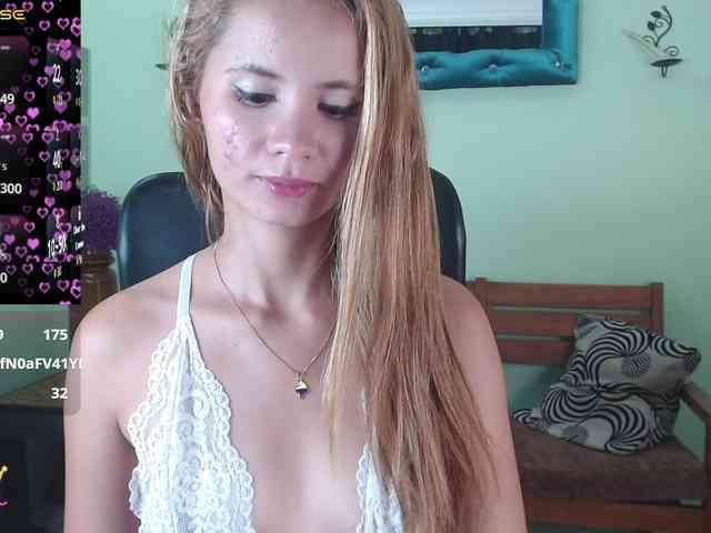 VictoriaJones- webcam