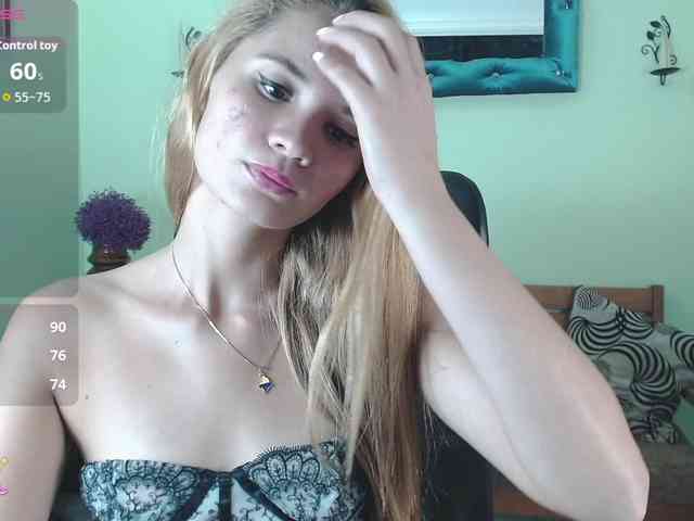 VictoriaJones- webcam