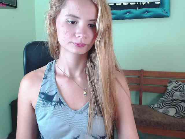 VictoriaJones- webcam