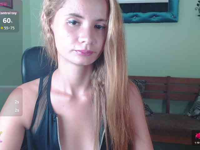 VictoriaJones- webcam