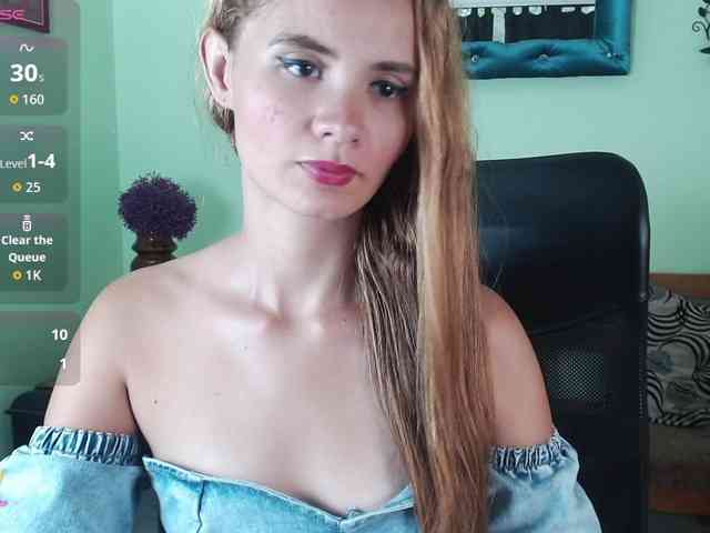 VictoriaJones- webcam