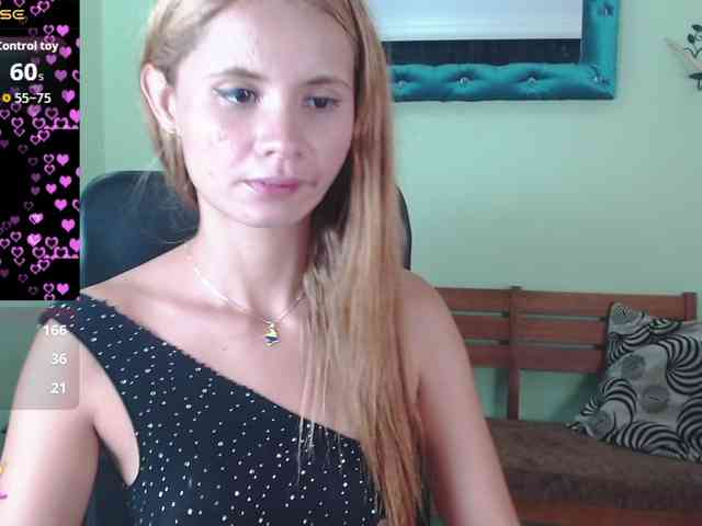 VictoriaJones- webcam