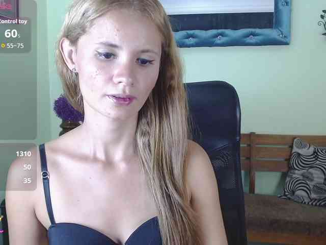 VictoriaJones- webcam