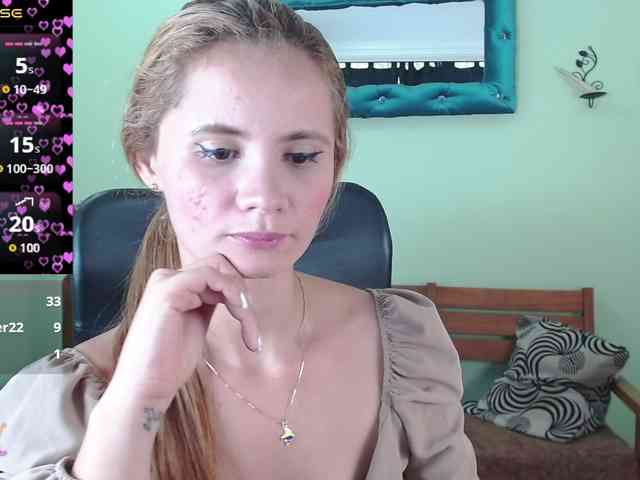 VictoriaJones- webcam
