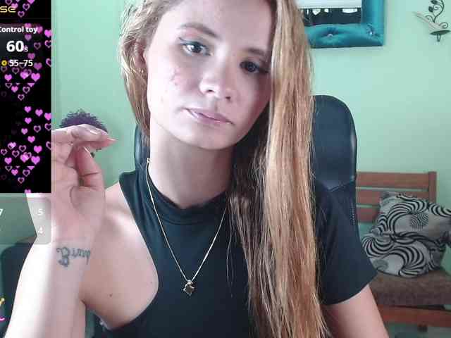 VictoriaJones- webcam