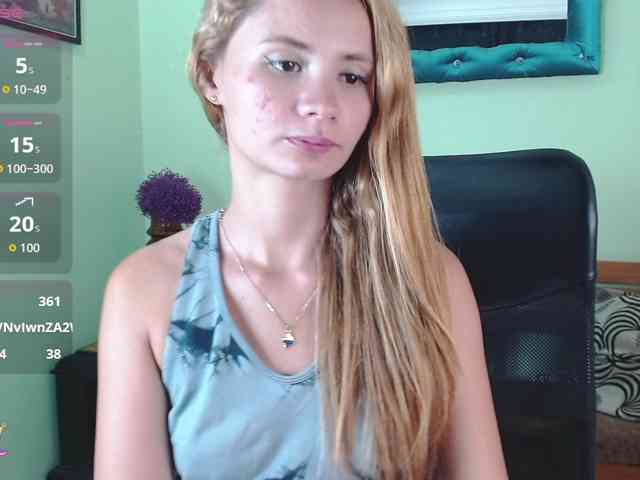VictoriaJones- webcam