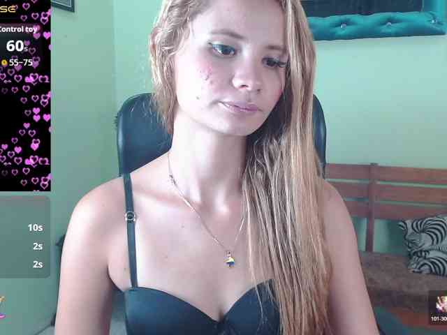 VictoriaJones- webcam