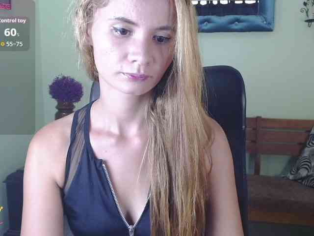 VictoriaJones- webcam