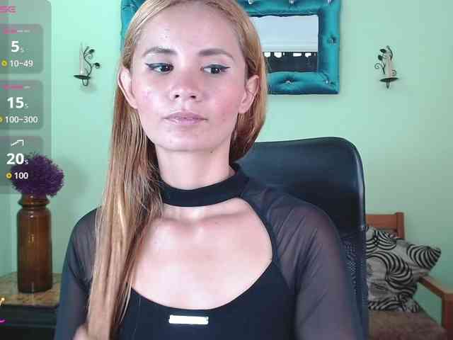 VictoriaJones- webcam