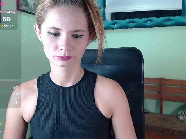 VictoriaJones- webcam