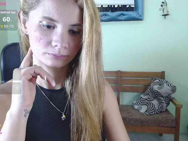 VictoriaJones- webcam