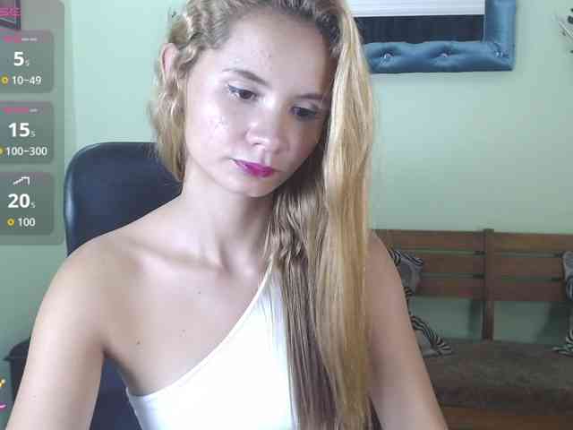 VictoriaJones- webcam