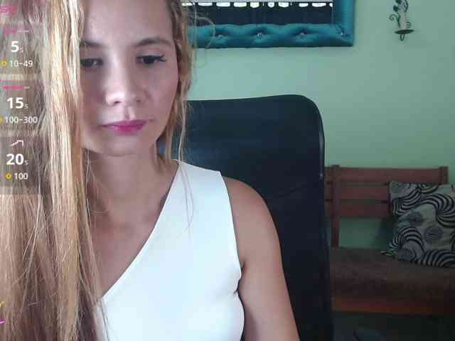 VictoriaJones- webcam