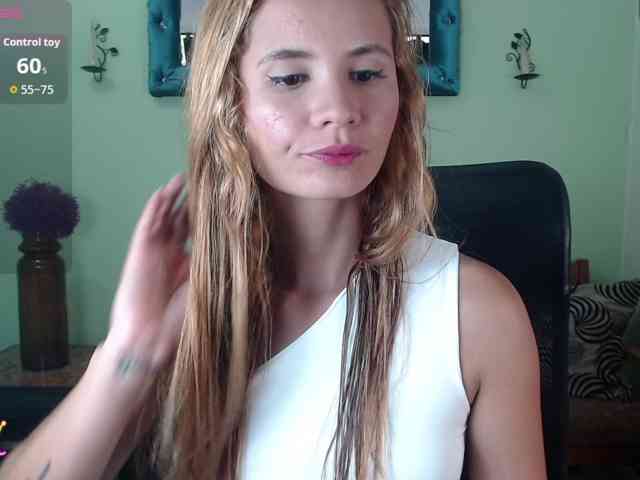 VictoriaJones- webcam