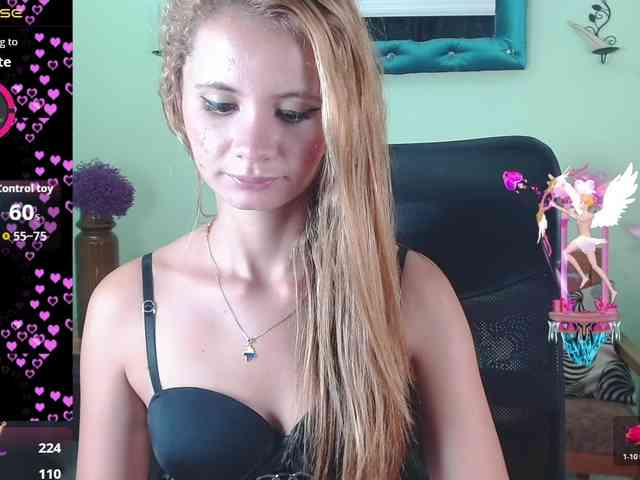 VictoriaJones- webcam