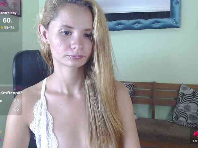 VictoriaJones- webcam