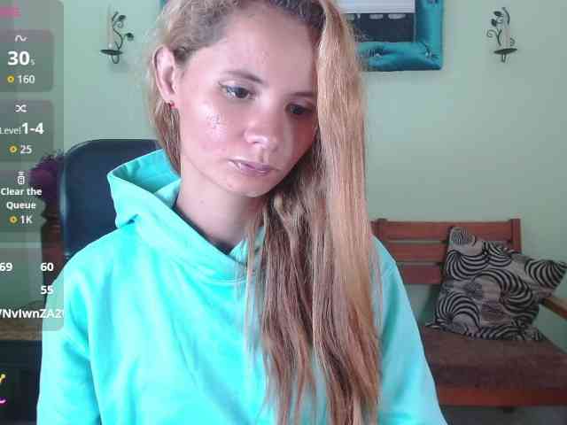 VictoriaJones- webcam