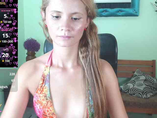 VictoriaJones- webcam