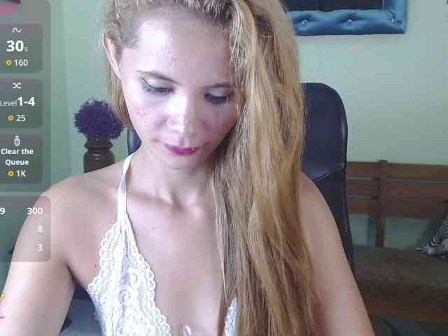VictoriaJones- webcam