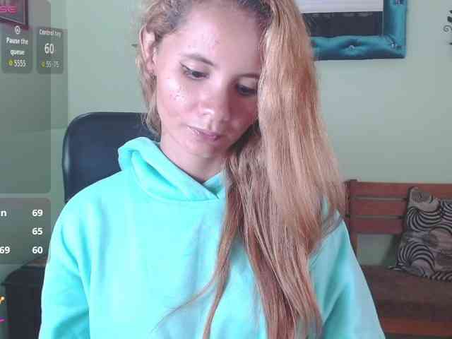 VictoriaJones- webcam