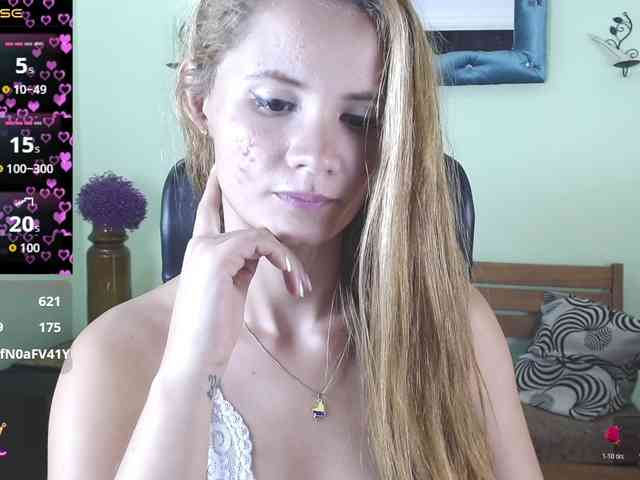 VictoriaJones- webcam