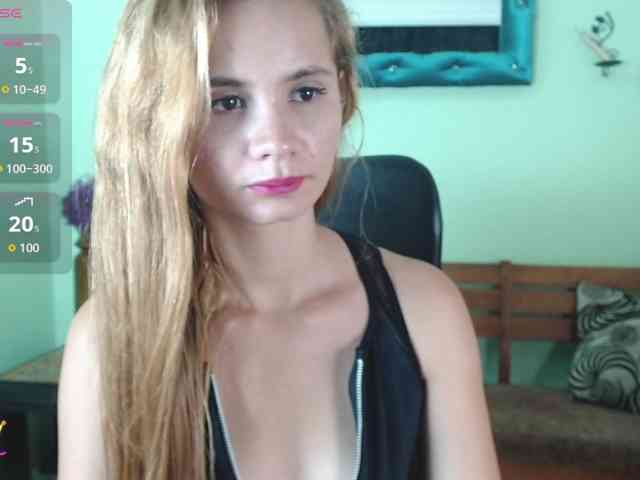 VictoriaJones- webcam