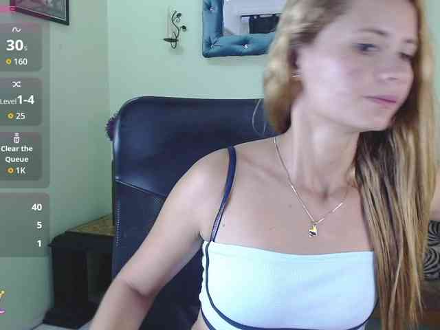 VictoriaJones- webcam
