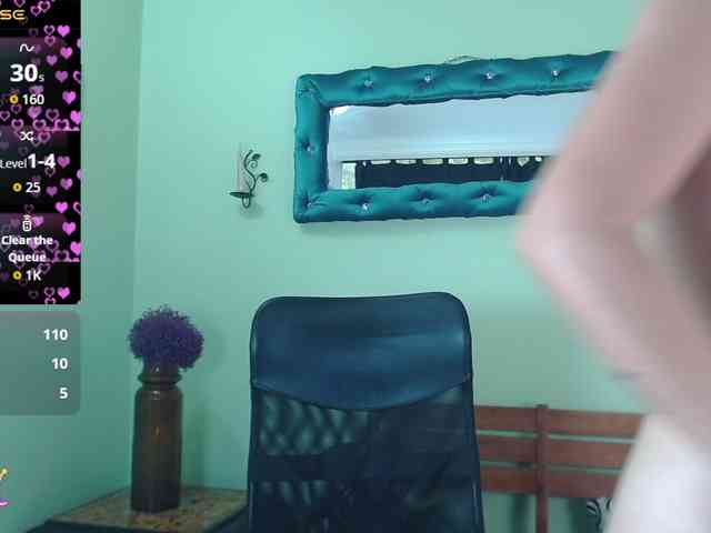 VictoriaJones- webcam