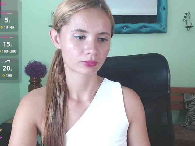 VictoriaJones- webcam