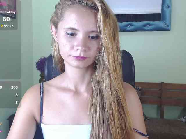 VictoriaJones- webcam