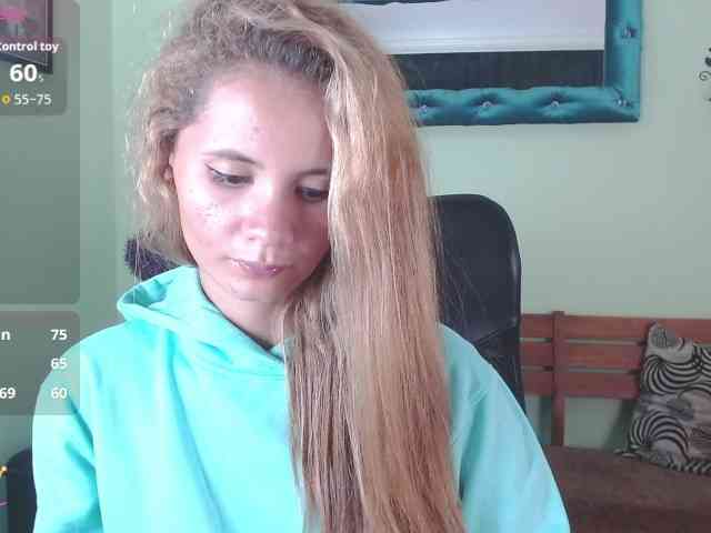 VictoriaJones- webcam
