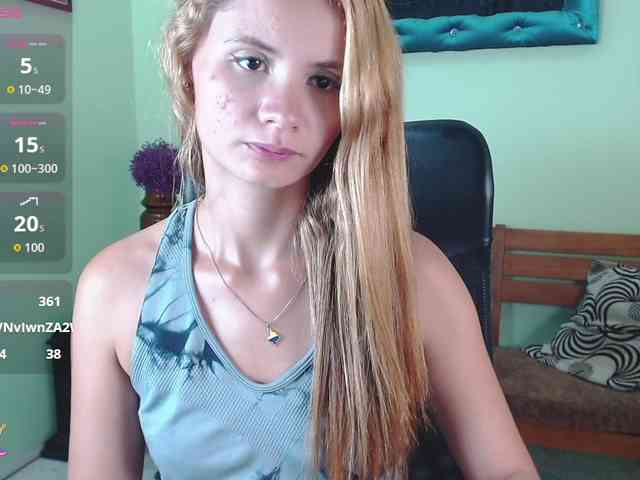 VictoriaJones- webcam