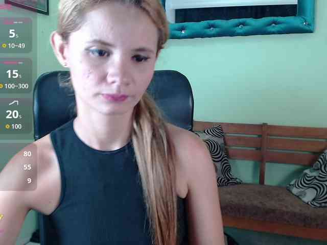 VictoriaJones- webcam