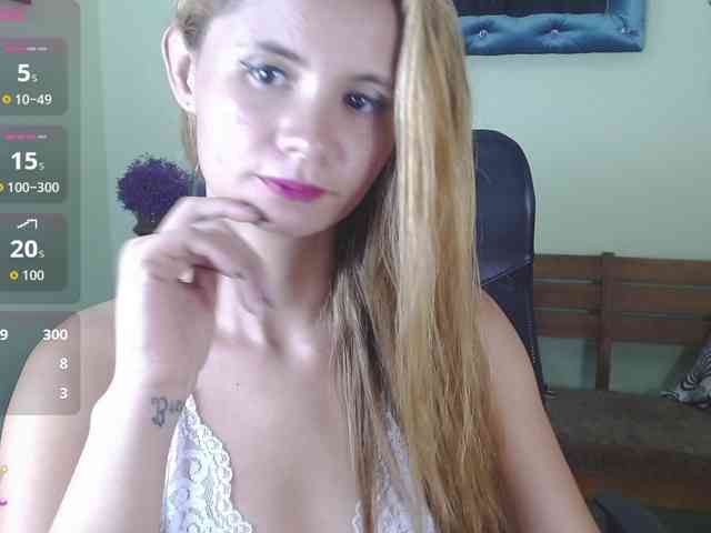 VictoriaJones- webcam