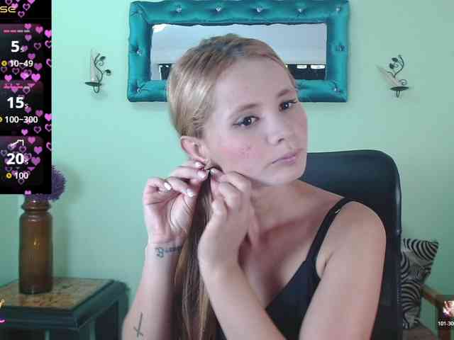 VictoriaJones- webcam