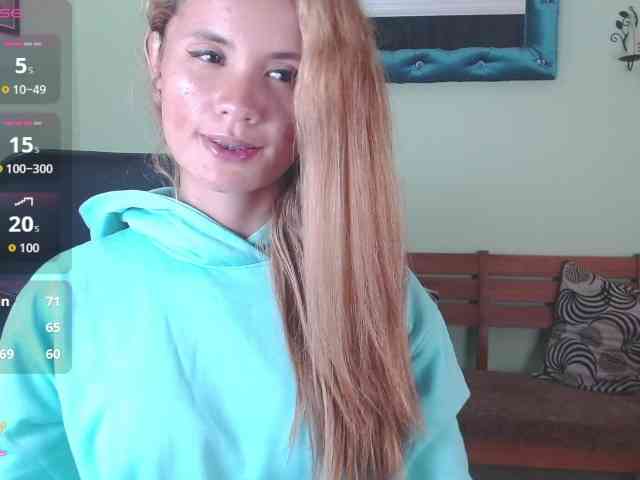 VictoriaJones- webcam