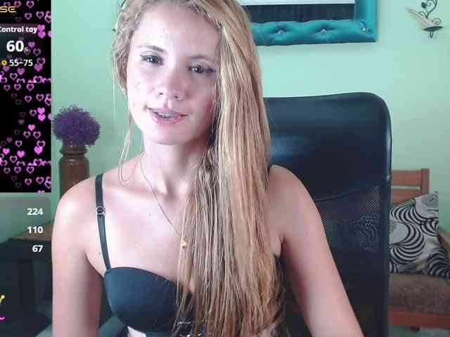 VictoriaJones- webcam