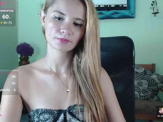 VictoriaJones- webcam