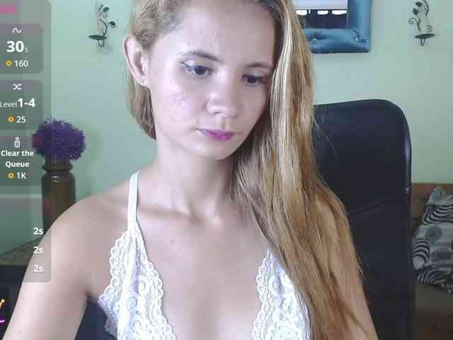 VictoriaJones- webcam