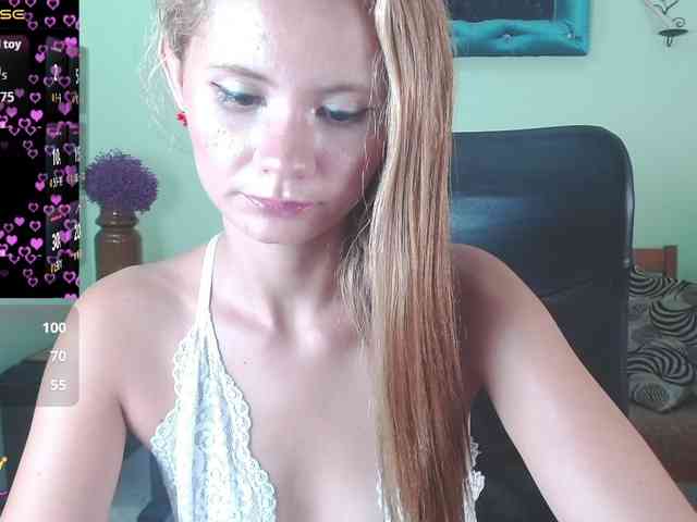 VictoriaJones- webcam