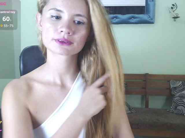 VictoriaJones- webcam