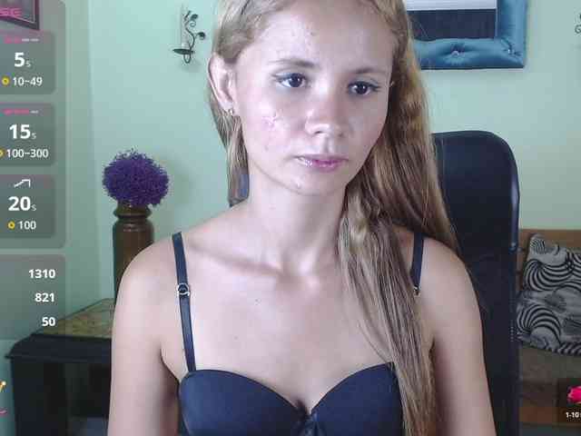 VictoriaJones- webcam