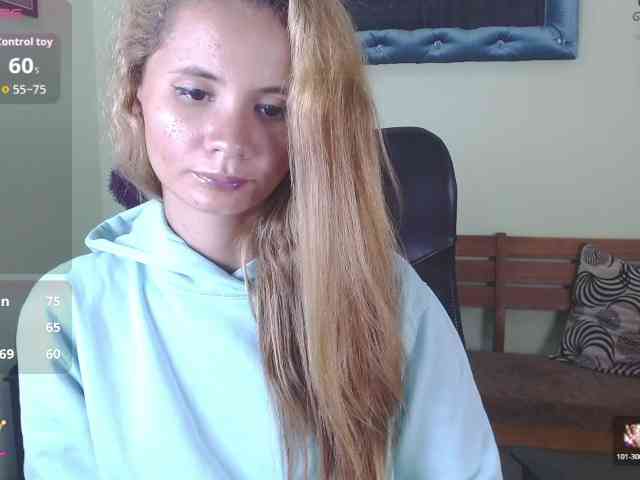 VictoriaJones- webcam