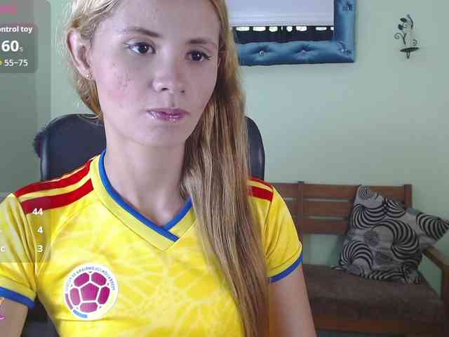 VictoriaJones- webcam