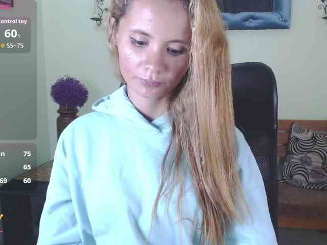VictoriaJones- webcam