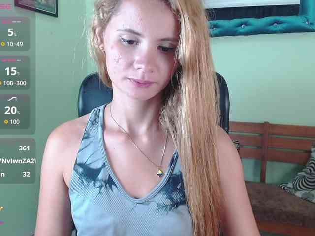 VictoriaJones- webcam