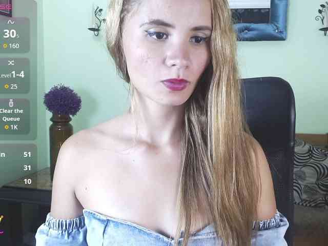 VictoriaJones- webcam